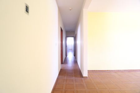 Corredor de casa para alugar com 5 quartos, 250m² em Nossa Senhora Aparecida, Uberlândia