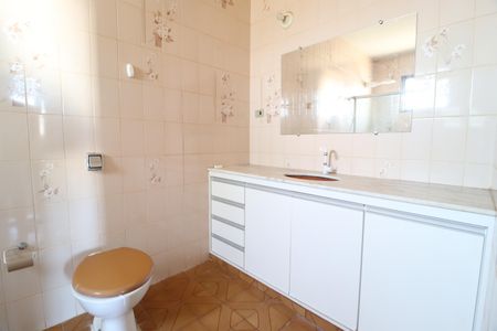 Casa para alugar com 250m², 5 quartos e 2 vagasBanheiro da suíte 2