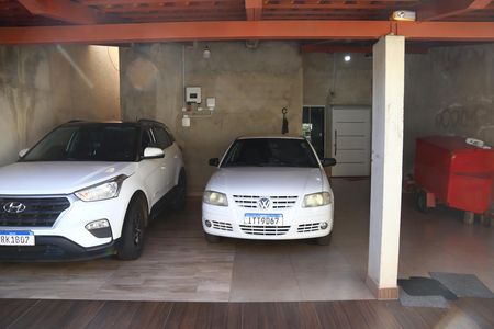Garagem de casa à venda com 4 quartos, 360m² em Setor Recanto das Minas Gerais, Goiânia
