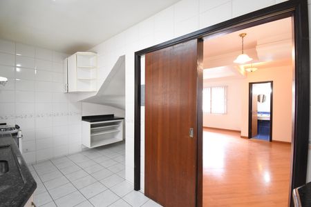 Cozinha de casa de condomínio à venda com 3 quartos, 120m² em Bacacheri, Curitiba