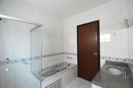 Casa de condomínio à venda com 120m², 3 quartos e 2 vagasBanheiro da Suíte