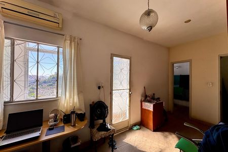 Casa à venda com 154m², 3 quartos e sem vaga