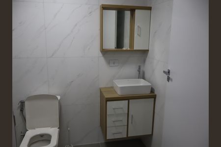 Banheiro de casa para alugar com 1 quarto, 60m² em Vila California, São Paulo