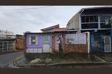 Fachada de casa à venda com 3 quartos, 149m² em Passo das Pedras, Porto Alegre