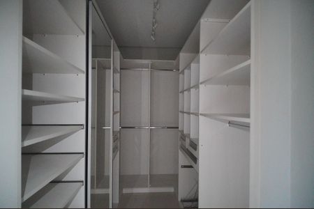 Apartamento para alugar com 109m², 2 quartos e 2 vagasCloset da suíte