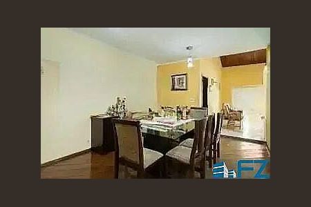 Casa à venda com 357m², 5 quartos e 5 vagas