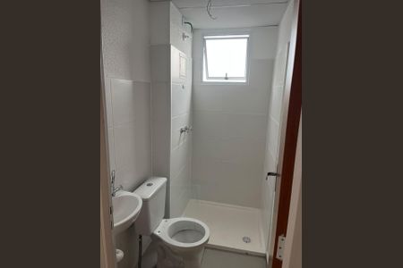 Banheiro de apartamento para alugar com 2 quartos, 43m² em Marapicu, Nova Iguaçu