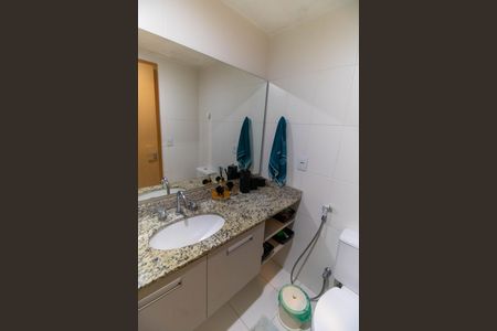 Apartamento à venda com 83m², 2 quartos e 1 vaga Apartamento à venda com 83m², 2 quartos e 1 vagaBanheiro Social