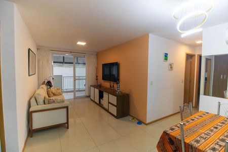 Apartamento à venda com 83m², 2 quartos e 1 vaga Apartamento à venda com 83m², 2 quartos e 1 vagaSala