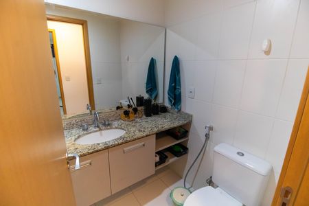 Apartamento à venda com 83m², 2 quartos e 1 vaga Apartamento à venda com 83m², 2 quartos e 1 vagaBanheiro Social