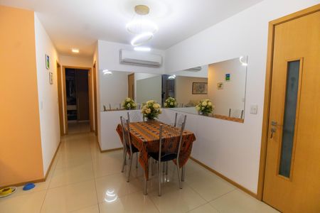 Apartamento à venda com 83m², 2 quartos e 1 vaga Apartamento à venda com 83m², 2 quartos e 1 vagaSala