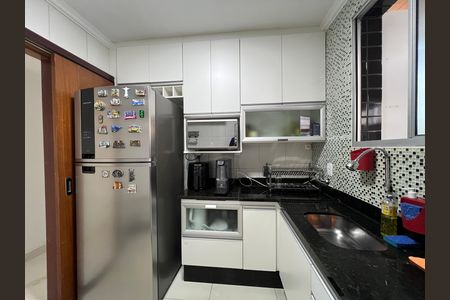 Cozinha de apartamento à venda com 2 quartos, 75m² em Paquetá, Belo Horizonte