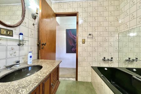 Casa à venda com 130m², 3 quartos e 2 vagas Casa à venda com 130m², 3 quartos e 2 vagasBanheiro da Suíte