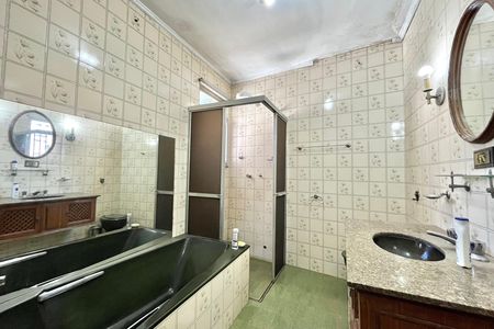 Casa à venda com 130m², 3 quartos e 2 vagas Casa à venda com 130m², 3 quartos e 2 vagasBanheiro da Suíte