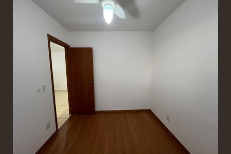 Quarto 2 de apartamento para alugar com 2 quartos, 44m² em Chacaras Reunidas Santa Terezinha, Contagem
