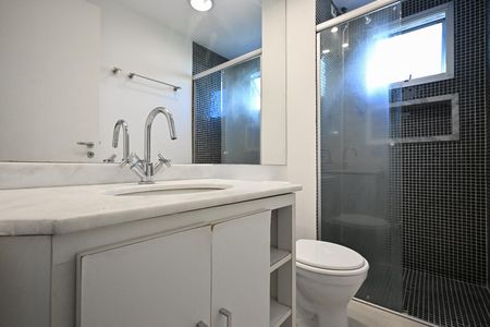 Banheiro Suíte  de apartamento para alugar com 1 quarto, 48m² em Panamby, São Paulo