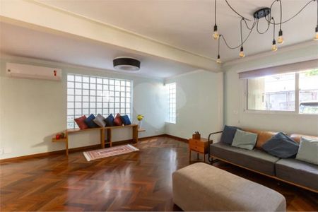 Casa à venda com 3 quartos, 500m² em Vila Sonia, São Paulo