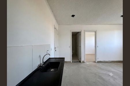 Cozinha  de apartamento à venda com 2 quartos, 34m² em Jardim São Luís, São Paulo