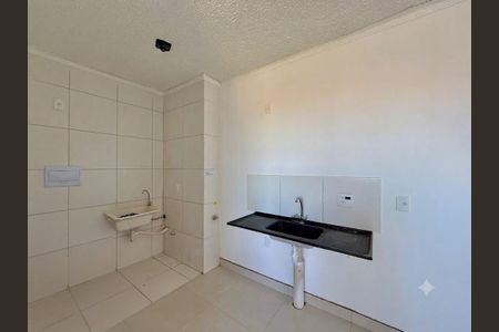 Cozinha  de apartamento à venda com 2 quartos, 34m² em Jardim São Luís, São Paulo