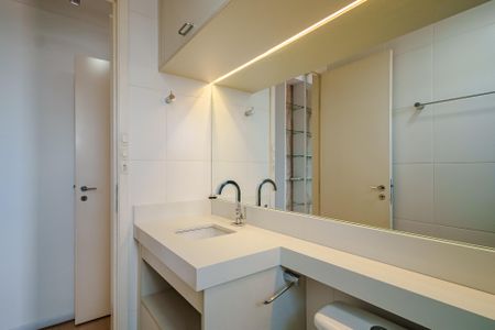 Banheiro da Suíte de apartamento para alugar com 2 quartos, 64m² em Rio Pequeno, São Paulo