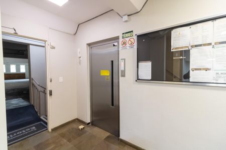 Hall de entrada de apartamento à venda com 1 quarto, 40m² em Menino Deus, Porto Alegre