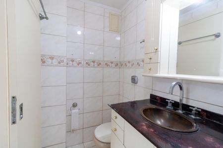 Banheiro de apartamento à venda com 1 quarto, 40m² em Menino Deus, Porto Alegre
