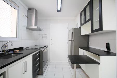 Cozinha de apartamento para alugar com 2 quartos, 87m² em Vila Andrade, São Paulo