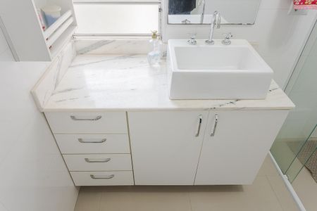 Apartamento à venda com 79m², 2 quartos e 1 vaga Apartamento à venda com 79m², 2 quartos e 1 vagaBanheiro