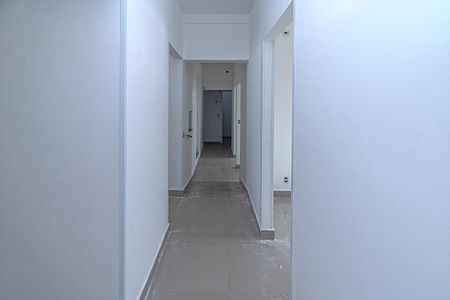 Casa para alugar com 560m², 10 quartos e 10 vagas Casa para alugar com 560m², 10 quartos e 10 vagascorredor para os cômodos 2_2