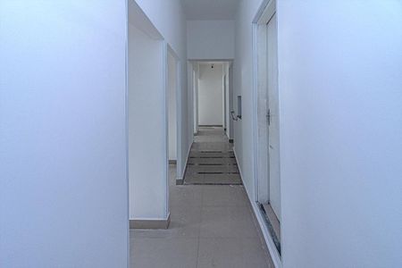Casa para alugar com 560m², 10 quartos e 10 vagas Casa para alugar com 560m², 10 quartos e 10 vagascorredor para os cômodos 2_1