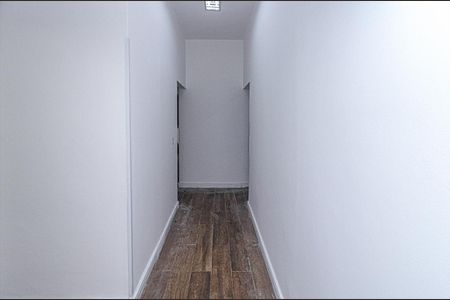 Casa para alugar com 560m², 10 quartos e 10 vagas Casa para alugar com 560m², 10 quartos e 10 vagascorredor para os cômodos 1_2