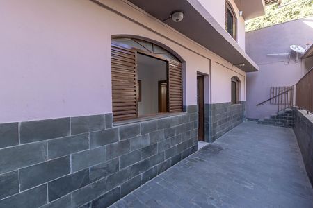 Casa à venda com 360m², 5 quartos e 3 vagas Casa à venda com 360m², 5 quartos e 3 vagasÁrea externa