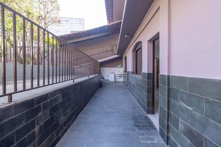Casa à venda com 360m², 5 quartos e 3 vagas Casa à venda com 360m², 5 quartos e 3 vagasÁrea externa