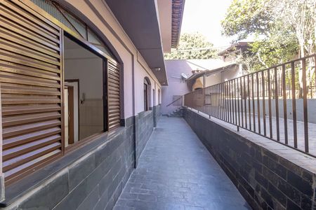 Casa à venda com 360m², 5 quartos e 3 vagas Casa à venda com 360m², 5 quartos e 3 vagasÁrea externa