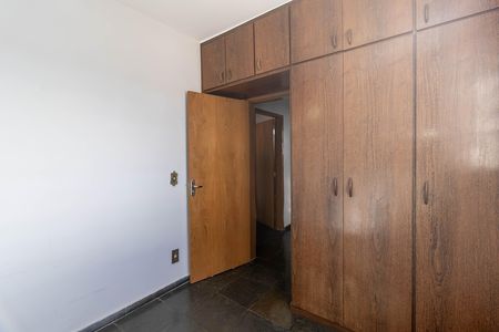 Casa à venda com 360m², 5 quartos e 3 vagas Casa à venda com 360m², 5 quartos e 3 vagasQuarto 4