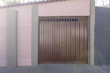 Casa à venda com 360m², 5 quartos e 3 vagas Casa à venda com 360m², 5 quartos e 3 vagasFachada