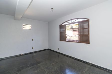Casa à venda com 360m², 5 quartos e 3 vagas Casa à venda com 360m², 5 quartos e 3 vagasQuarto 3