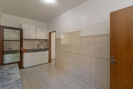 Casa à venda com 360m², 5 quartos e 3 vagas Casa à venda com 360m², 5 quartos e 3 vagasCozinha