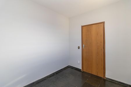 Casa à venda com 360m², 5 quartos e 3 vagas Casa à venda com 360m², 5 quartos e 3 vagasQuarto 5