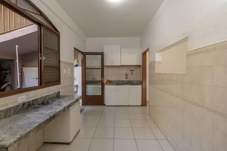 Casa à venda com 360m², 5 quartos e 3 vagas Casa à venda com 360m², 5 quartos e 3 vagasCozinha