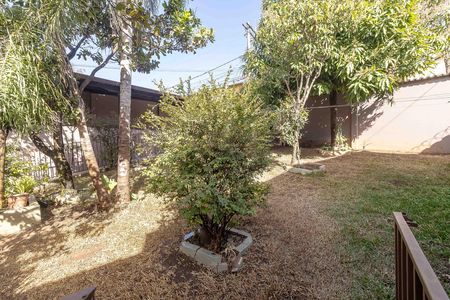 Casa à venda com 360m², 5 quartos e 3 vagas Casa à venda com 360m², 5 quartos e 3 vagasÁrea externa