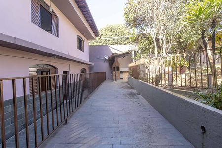 Casa à venda com 360m², 5 quartos e 3 vagas Casa à venda com 360m², 5 quartos e 3 vagasÁrea externa