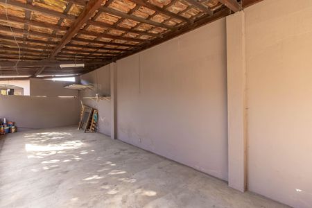 Casa à venda com 360m², 5 quartos e 3 vagas Casa à venda com 360m², 5 quartos e 3 vagasGaragem