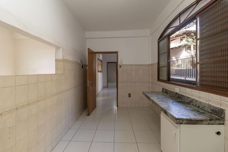 Casa à venda com 360m², 5 quartos e 3 vagas Casa à venda com 360m², 5 quartos e 3 vagasCozinha