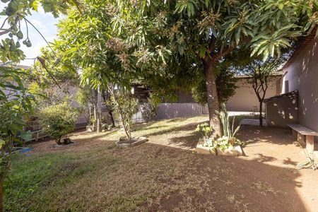 Casa à venda com 360m², 5 quartos e 3 vagas Casa à venda com 360m², 5 quartos e 3 vagasÁrea externa