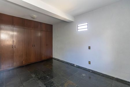 Casa à venda com 360m², 5 quartos e 3 vagas Casa à venda com 360m², 5 quartos e 3 vagasQuarto 3