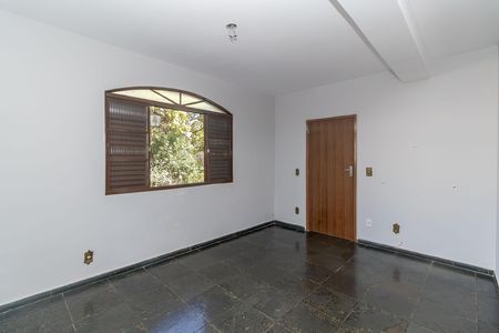 Casa à venda com 360m², 5 quartos e 3 vagas Casa à venda com 360m², 5 quartos e 3 vagasQuarto 3