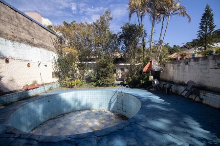 Piscina de casa à venda com 4 quartos, 1300m² em Horto Florestal, São Paulo