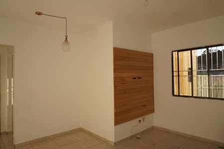 Sala de apartamento para alugar com 2 quartos, 53m² em Jardim Vitória, Embu das Artes