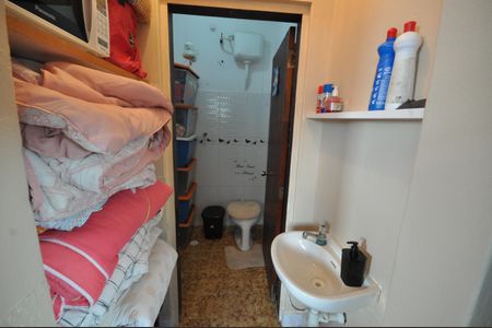 Casa à venda com 1180m², 4 quartos e 13 vagasBanheiro de Serviço